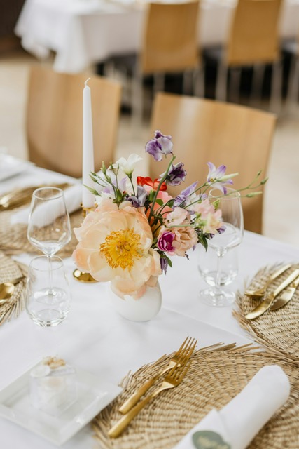 Beige floral arrangement with soft neutral tones